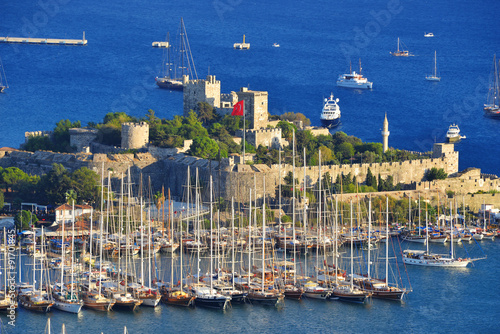 Fototapeta Naklejka Na Ścianę i Meble -  View of Bodrum harbor and Castle of St. Peter