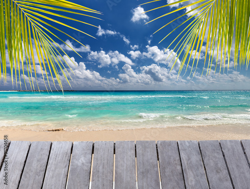 Fototapeta Naklejka Na Ścianę i Meble -  Wooden pier on caribbean beach