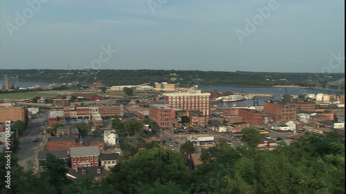 WS pan of Dubuque & Mississippi river
