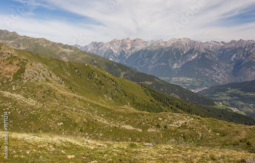 Alpage, herbe et vallée