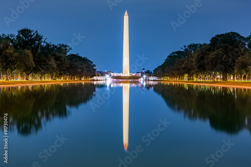 Fototapeta Washington monument, mirrored in the reflecting pool