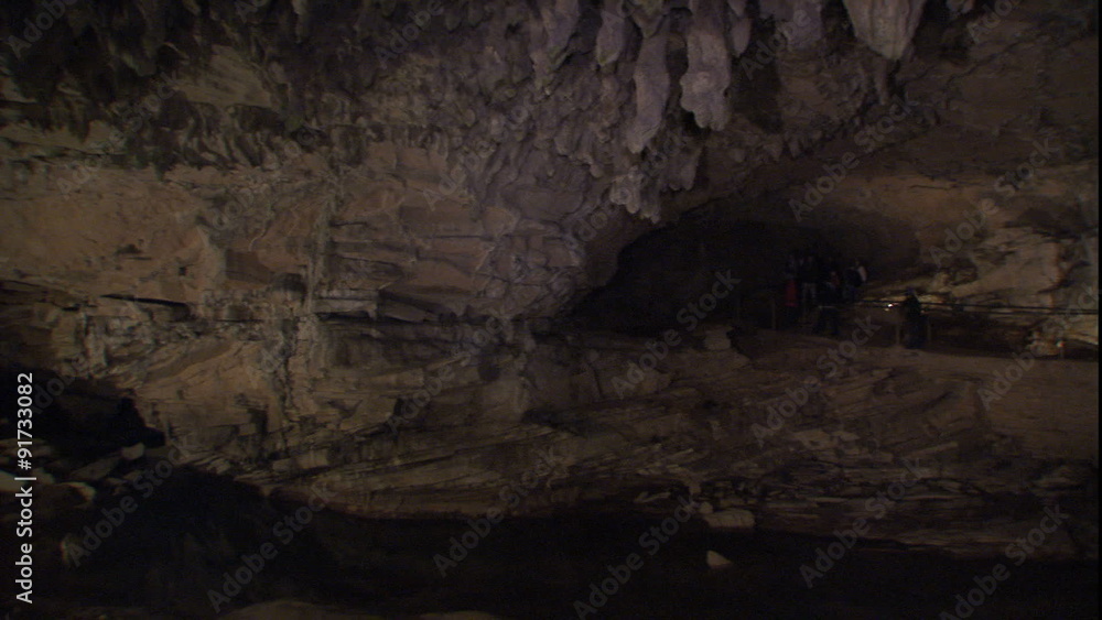 Pan Carter Cave river to VWS of people Pan Carter Cave river to VWS of people