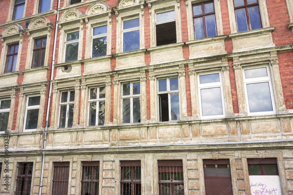Obraz premium Ruinöse Altbaufassade