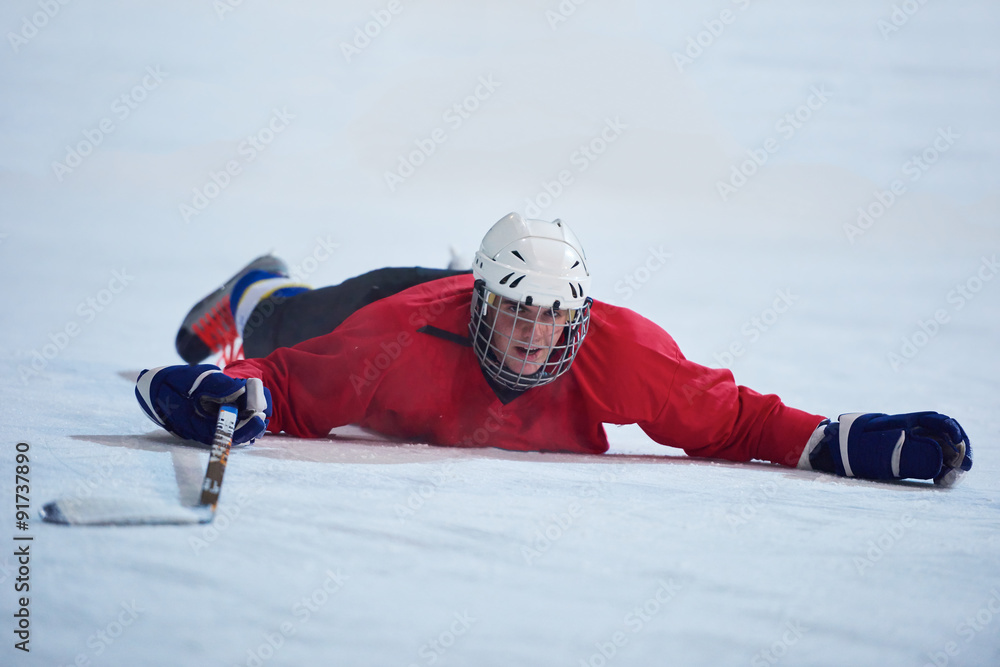 Naklejka premium ice hockey player in action