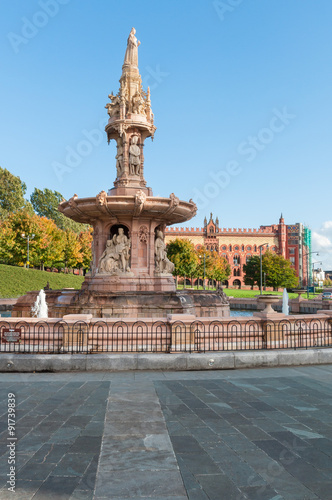 The Doulton Fountain © cornfield