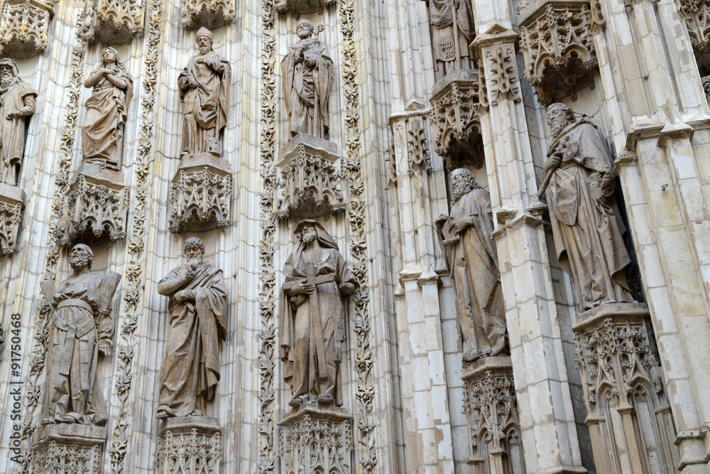 Détail des sculptures de la Giralda à Séville