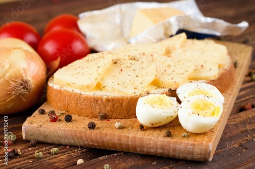 Quail eggs and bread with butter and cheese
