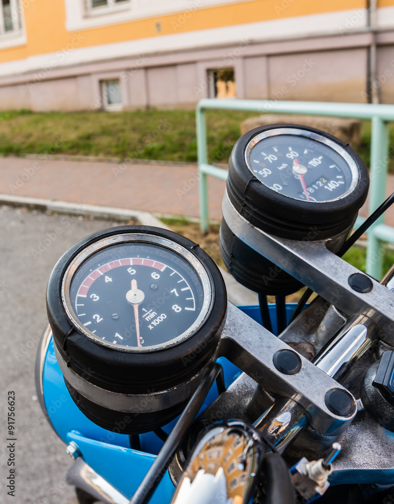 Obraz premium DDR Motorrad Tacho