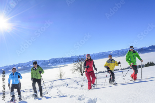 Schneeschuh-Tour in strahlender Wintersonne