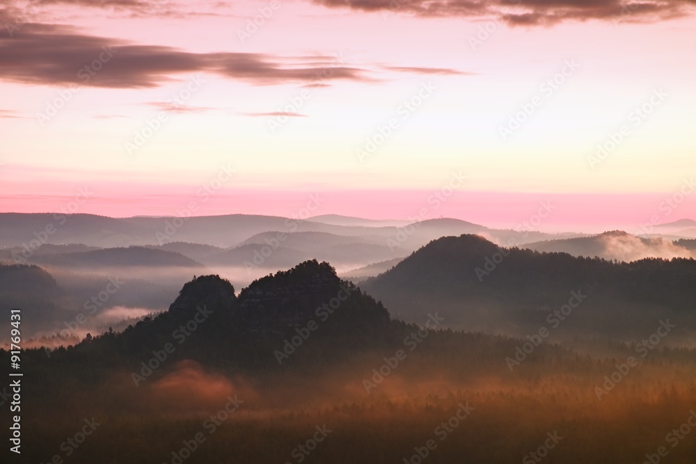Fototapeta premium Tourist resort in Saxony. Fantastic dreamy sunrise on the top of the rocky mountain with the view into misty valley