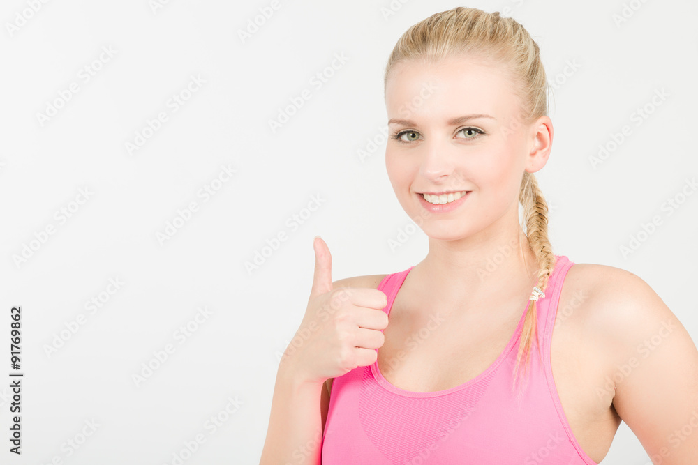 Mädchen im sexy Sportdress mit Daumen hoch Mädchen im sexy Sportdress mit Daumen hoch