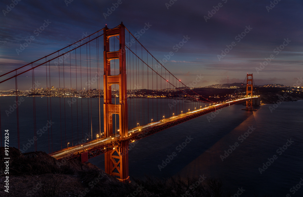 Obraz premium Golen Gate Bridge at night