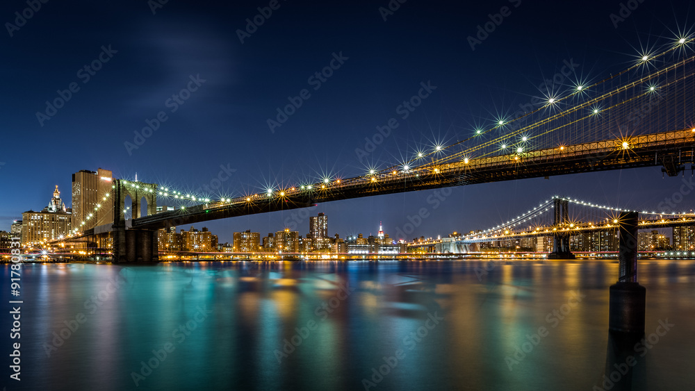 Brooklyn and Manhattan Bridges linking Lower Manhattan to Brooklyn