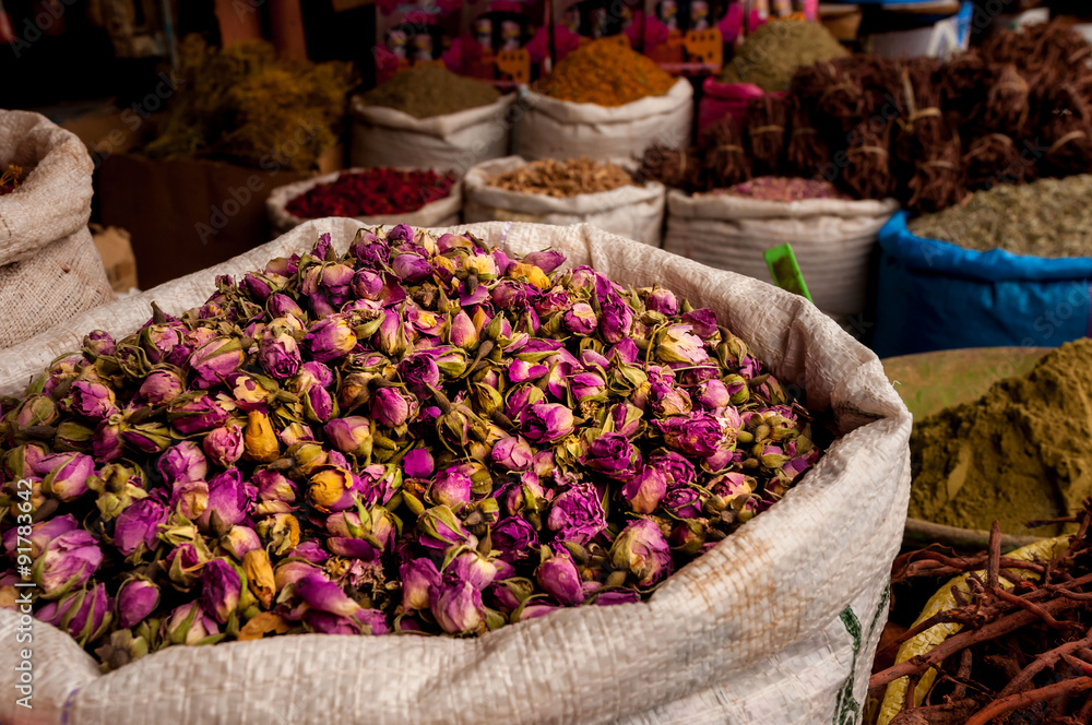Obraz premium Roses Marrakech Souk