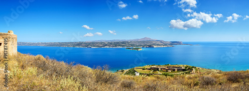 Fototapeta Naklejka Na Ścianę i Meble -  View on sea bay and old venitian fortress in Aptera on Crete island