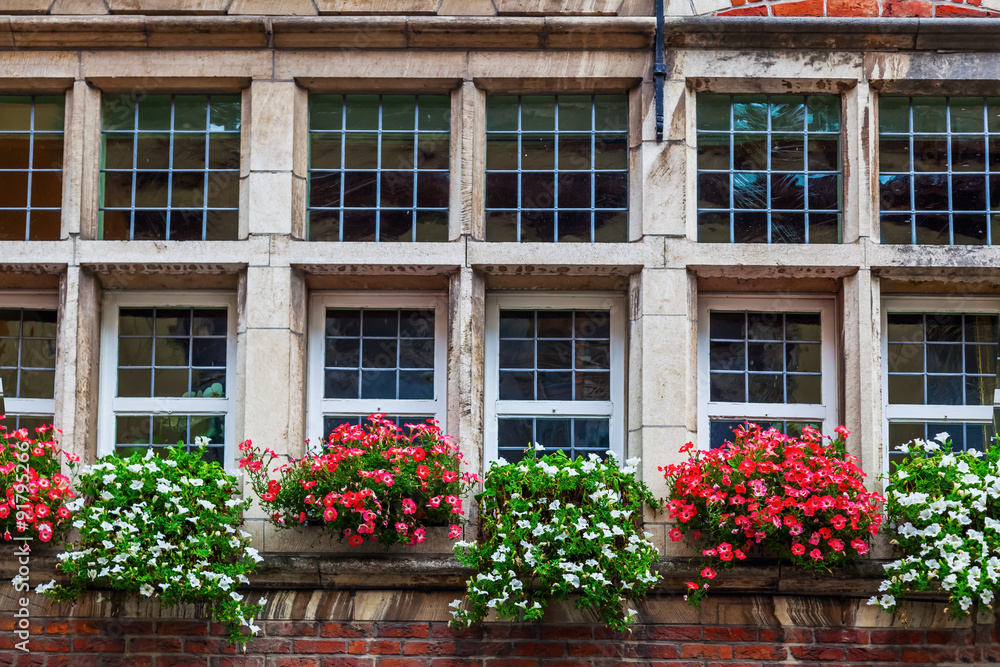 Fenster eines historischen Hauses in der Altstadt von Gent, Belgien Fenster eines historischen Hauses in der Altstadt von Gent, Belgien