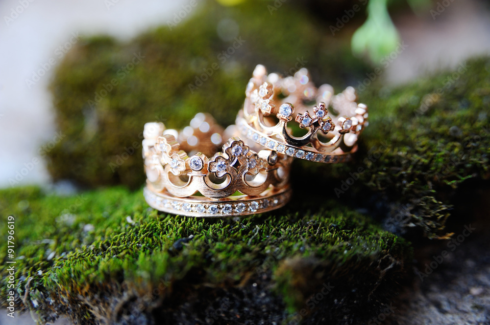 59 Gorgeous engagement rings that are unique : Crown ring