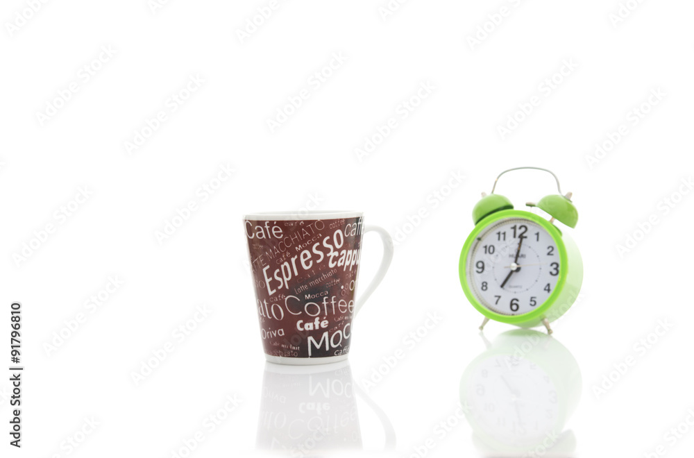 kahve molası ve yeşil çalar saat Stock Photo | Adobe Stock