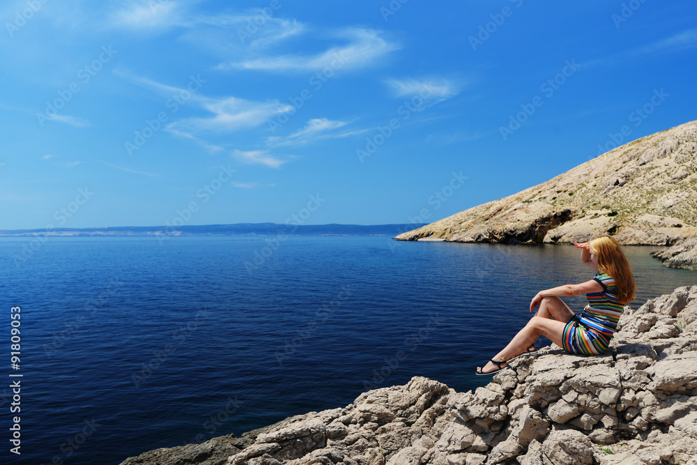  woman  looking at sea