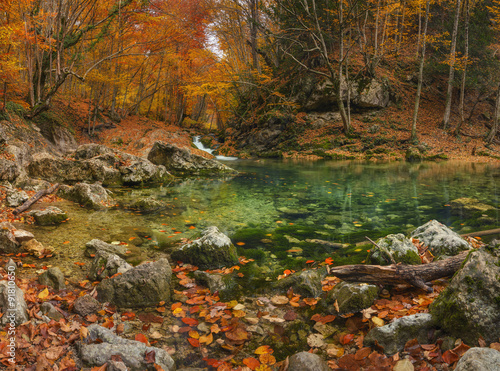 Fototapeta Naklejka Na Ścianę i Meble -  Lake in the autumn canyon. Beautiful natural llandscape in the autumn time