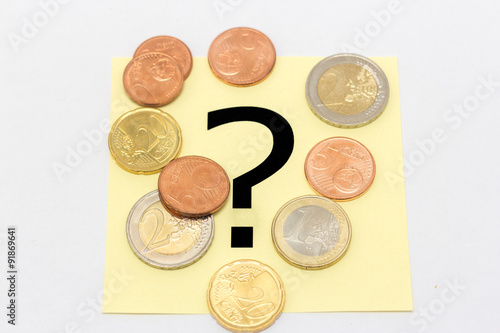Fragezeichen hinter dem Geld