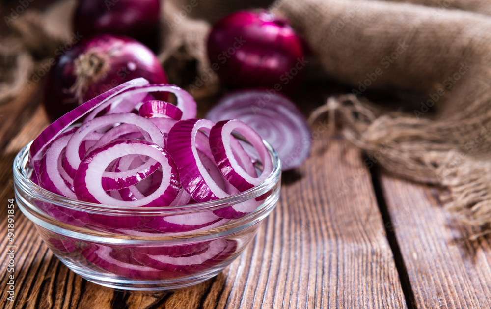 Small bowl with Red Onion rings Small bowl with Red Onion rings