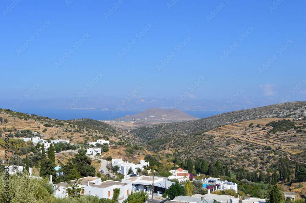 Vue sur Naxos, depuis le centre de Paros