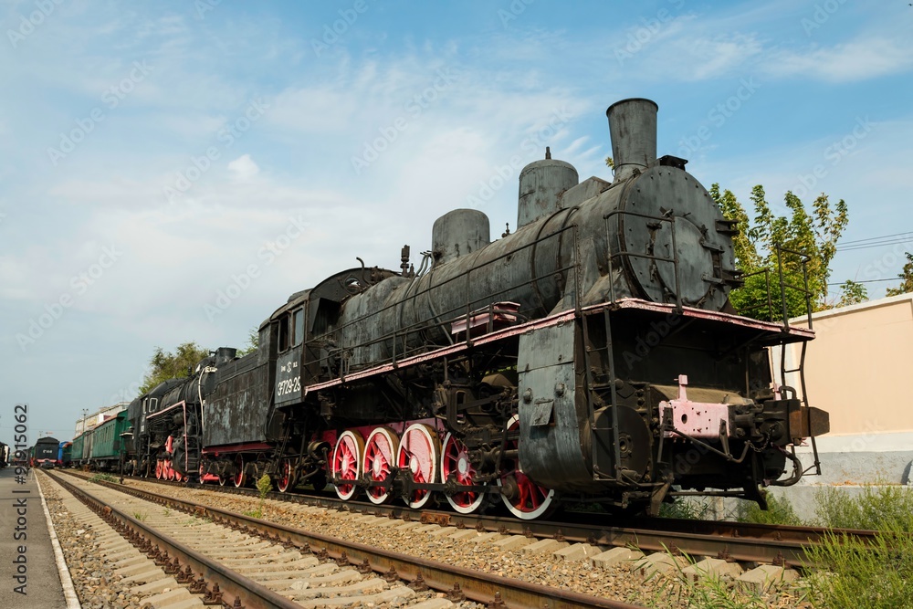 Obraz premium Rostów - nad Donem, Rosja - 22 września 2015: Stary pociąg w muzeum techniki, z siedzibą w Rostowie - nad Donem.