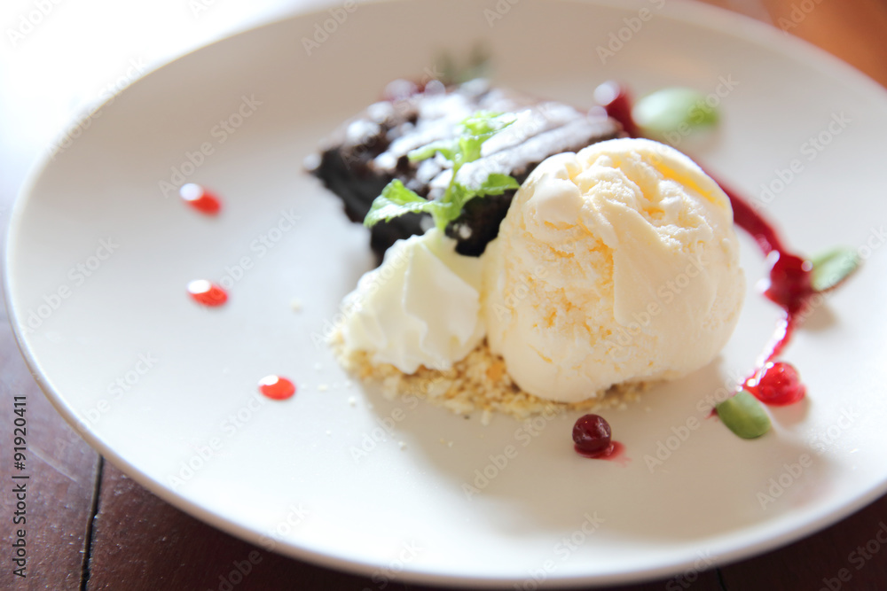 vanilla ice cream with brownie vanilla ice cream with brownie