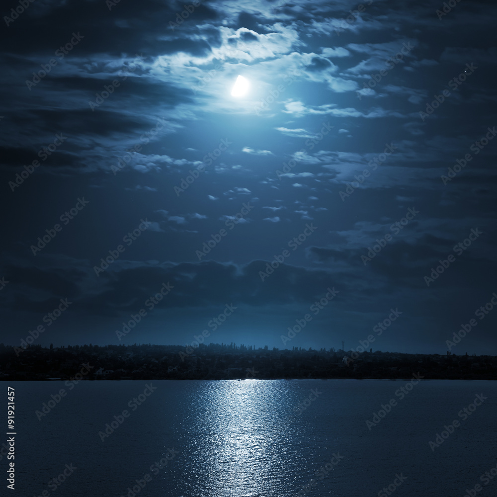 Naklejka premium moon reflecting in a lake