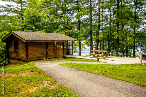 Log cabin surrounded by the forest at lake santeetlah north caro Fototapeta
