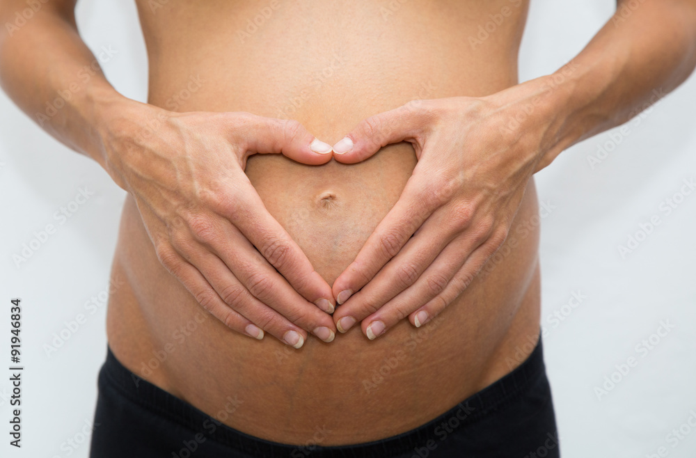 custom made wallpaper toronto digitalHände auf dem Bauch einer schwangeren Frau bilden ein Herz