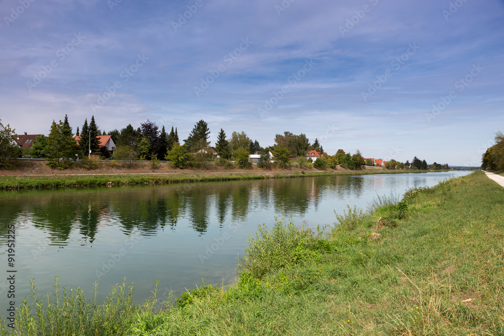 Fototapeta premium Spiegelung in ruhigem Wasser