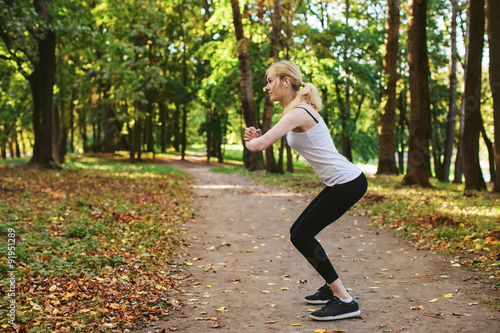 woman goes in for sports in the autumn park