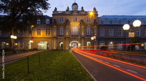 Принти на полотні bonn germany university building and traffic lights in the eveni