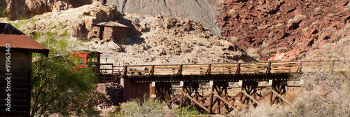 Fotografie Historic railroad trestle in Calico Ghost Town, owned by San Bernardino County,