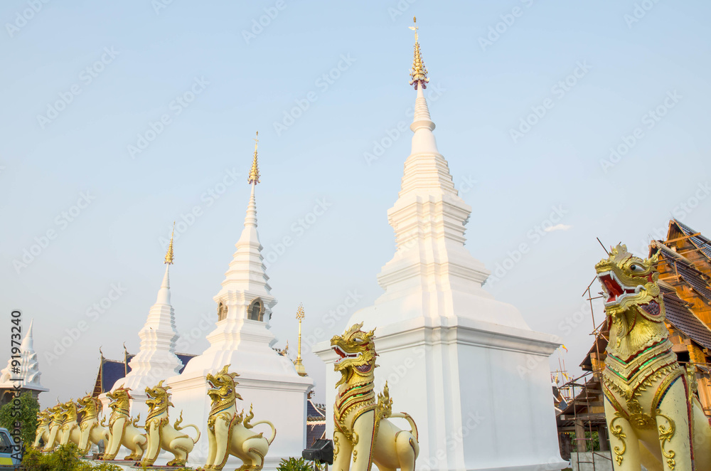 Fototapeta premium Buddhist Temple Lion Statue