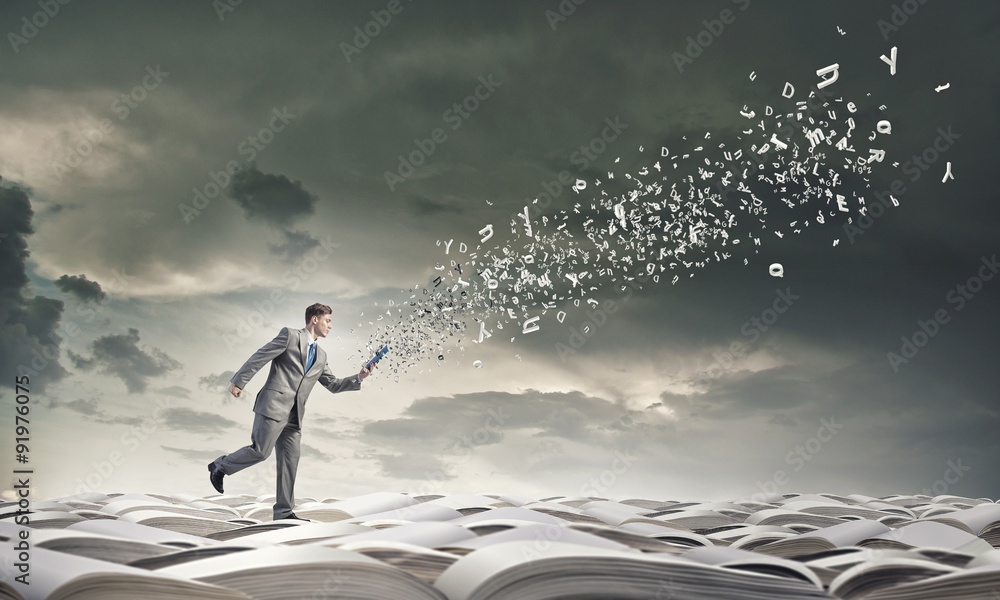 Obraz premium Reading on the run