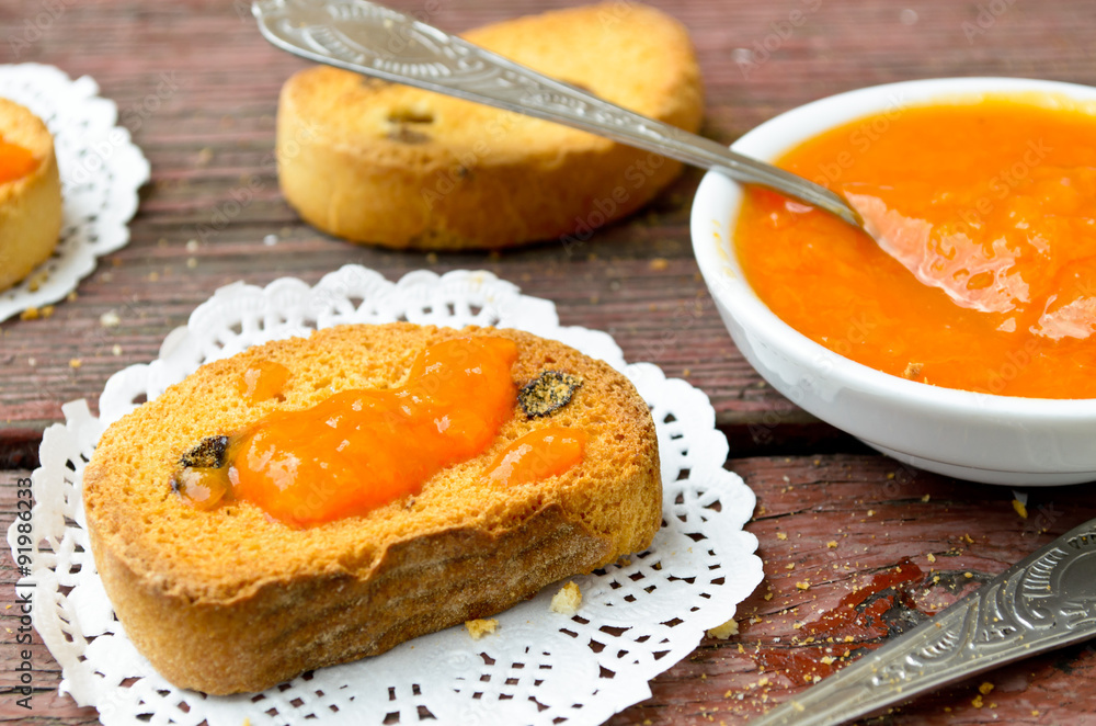 Fresh baked biscottis with raisins and apricot jam Fresh baked biscottis with raisins and apricot jam