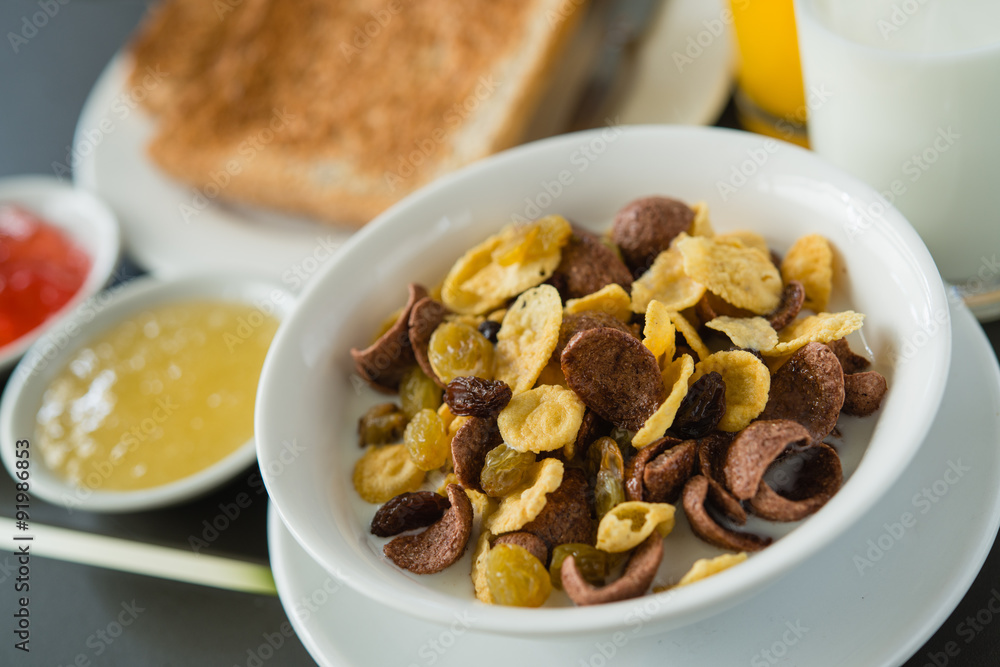 Crispy cereal grains, many prefer to eat a healthy breakfast. Crispy cereal grains, many prefer to eat a healthy breakfast.