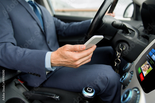 close up of man with smartphone driving car © Syda Productions