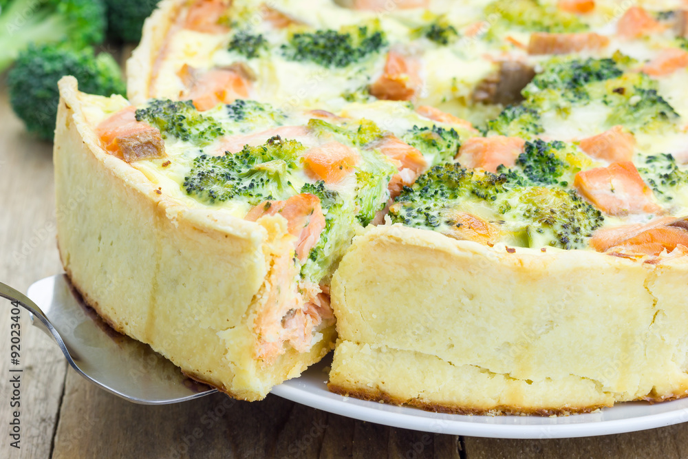 Quiche with salmon, cheese and broccoli Quiche with salmon, cheese and broccoli