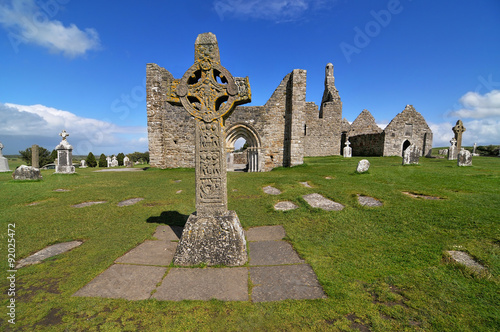 Irlandia  Klasztor  Clonmacnoise photo