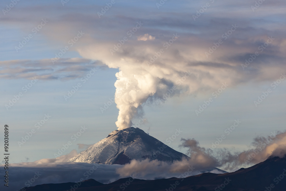 Fototapeta Erupcja wulkanu Cotopaxi