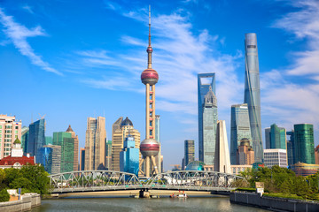 Papier peint photo Shanghai Pont historique Waibaidu et Shanghai  © Oleksandr Dibrova