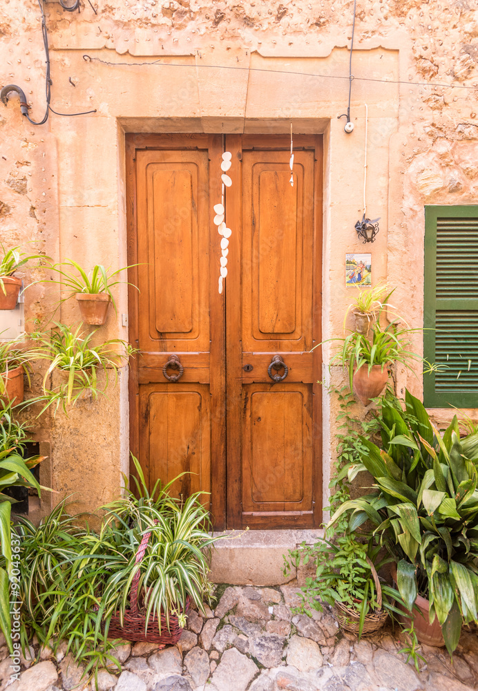 Geschmückter Hauseingang in Valldemossa, Mallorca Geschmückter Hauseingang in Valldemossa, Mallorca