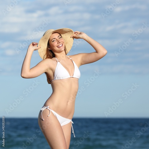 Perfect fitness woman body posing on the beach © Antonioguillem