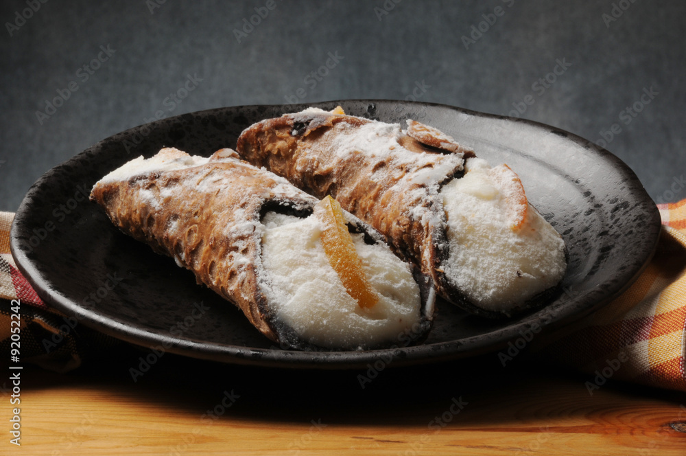 Cannoli siciliani カンノーロ 카놀리 كانولي Канноли Cannolo siciliano Կանոլի 奶油甜馅煎饼卷 קנולי Cannoli siciliani カンノーロ 카놀리 كانولي Канноли Cannolo siciliano Կանոլի 奶油甜馅煎饼卷 קנולי