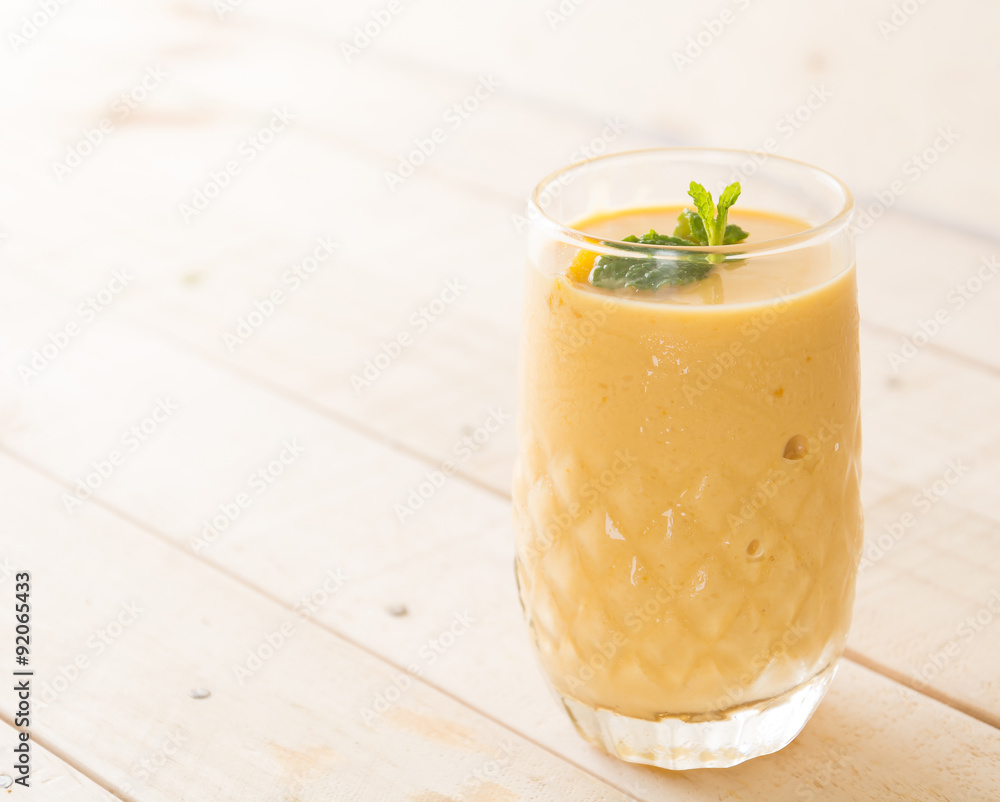mango smoothie mango smoothie