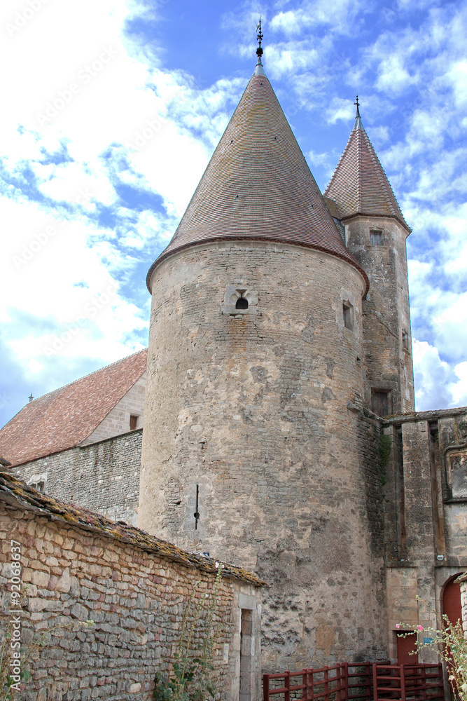 Forteresse médiévale de Chateauneuf, Cotes d'Or, Bourgogne, France Forteresse médiévale de Chateauneuf, Cotes d'Or, Bourgogne, France